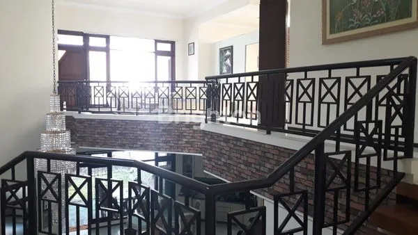 image RUMAH MEWAH DAN LUAS (3)