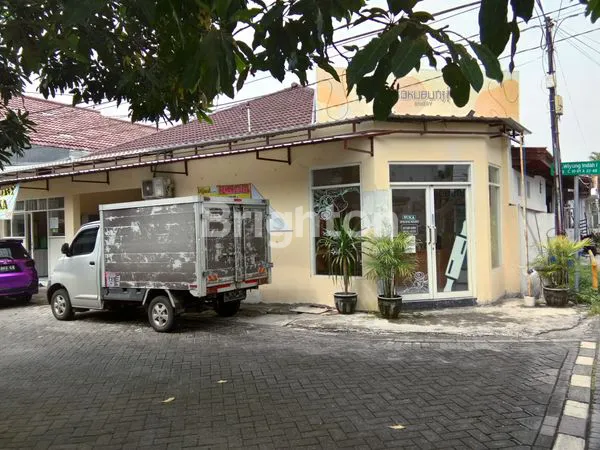 image RUMAH DI PERUM. TAMAN PONDOK INDAH, LOKASI STRATEGIS DEKAT PUSAT PERTOKOAN. (1)