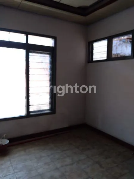 image RUMAH PUSAT KOTA JALAN JEND. BASUKI RACHMAT (4)