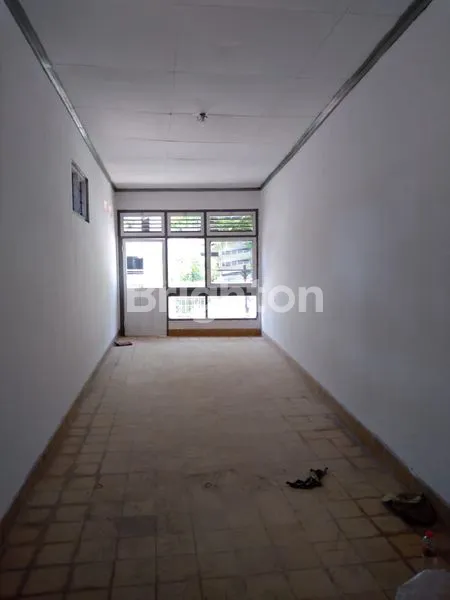 image RUMAH PUSAT KOTA JALAN JEND. BASUKI RACHMAT (3)