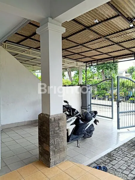 image BANGUNAN 1,5 LANTAI ROW JALAN LEBAR 4 MOBIL, DEKAT YAKAYA RUNGKUT (3)