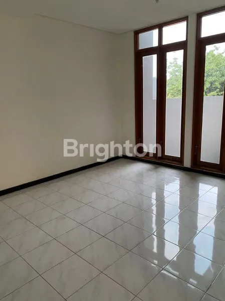 image RUMAH MEWAH DI SURABAYA SELATAN  (9)