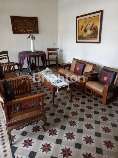 LANGKA DAN ANTIK DI PUSAT KOTA