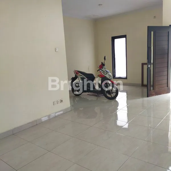 image RUMAH MODERN  DALAM PERUMAHAN EKSKLUSIF 9 MENIT DARI BANDARA ADISUCIPTO (4)