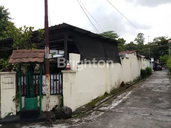 image RUMAH BELAKANG STADION MANAHAN (1)
