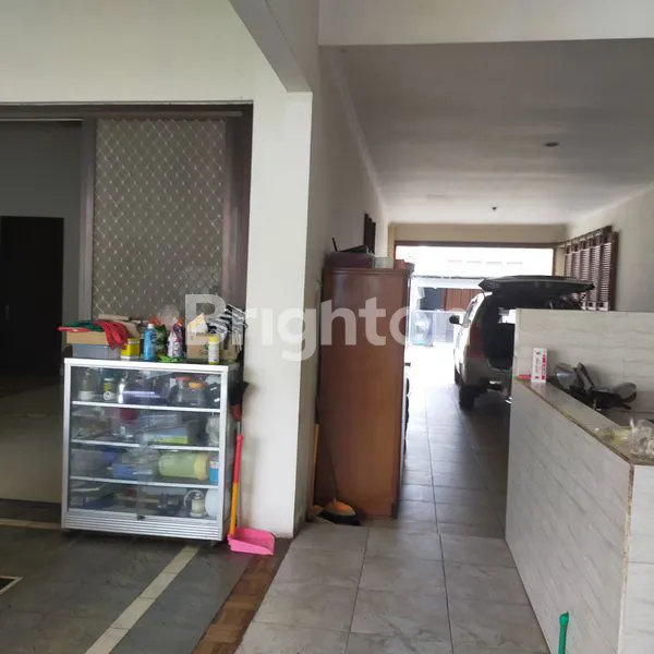 image RUMAH BESAR   DI LINGKUNGAN YG  TENANG  , KAWASAN PERUMAHAN ELITE ,BEBAS BANJIR  ,KAWASAN PENDUDUK PADAT , 100 M   KE  BANDARA  A YANI , PANTAI MARINA , DEKAT  JLN RAYA ARTERI  SMG   JKT , SMG  SURABAYA , SMG   SOLO  JOGJA ,  10 MNT KE RS  COLOMBIA , (4)