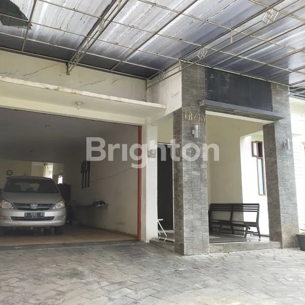 image RUMAH BESAR   DI LINGKUNGAN YG  TENANG  , KAWASAN PERUMAHAN ELITE ,BEBAS BANJIR  ,KAWASAN PENDUDUK PADAT , 100 M   KE  BANDARA  A YANI , PANTAI MARINA , DEKAT  JLN RAYA ARTERI  SMG   JKT , SMG  SURABAYA , SMG   SOLO  JOGJA ,  10 MNT KE RS  COLOMBIA , (8)