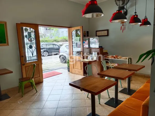 RUMAH / TEMPAT USAHA - RUMAH MAKAN MASIH BERJALAN