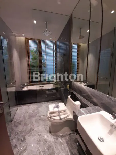 image RUMAH SULTAN DIKAWASAN SUPER ELITE DI LYNDON NAVAPARK BSD CITY TANGERANG (4)