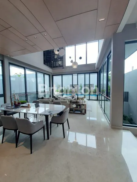 image RUMAH SULTAN DIKAWASAN SUPER ELITE DI LYNDON NAVAPARK BSD CITY TANGERANG (5)
