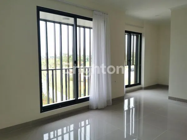 image RUMAH LEONORA SUMMARECON GADING SERPONG DENGAN REAL ATTIC (2)