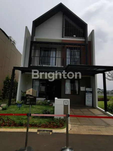 image RUMAH LEONORA SUMMARECON GADING SERPONG TANGERANG WITH REAL ATTIC (1)