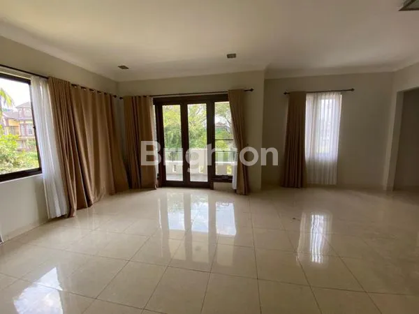 image RUMAH TERAWAT DAN SIAP HUNI TELAGA GOLF BSD (6)