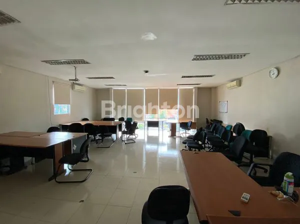 image RUMAH USAHA/KANTOR STRATEGIS HOOK DI DIPONEGORO - CILIWUNG SURABAYA (1)