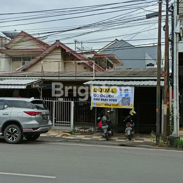 RUMAH PINGGIR JALAN RAYA KH.AHMAD DAHLAN PEKUNDEN SEMARANG TENGAH DEKAT RUMAH SAKIT TELOGOREJO