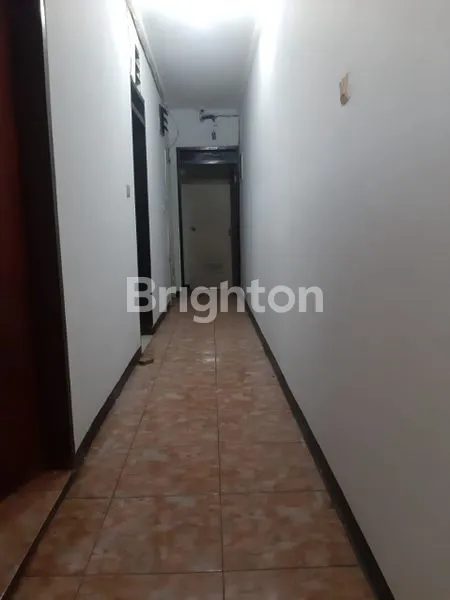 image RUMAH TAMAN RATU INDAH BANGUNAN MIRIP RUKO 3 LANTAI BEKAS KOST (3)