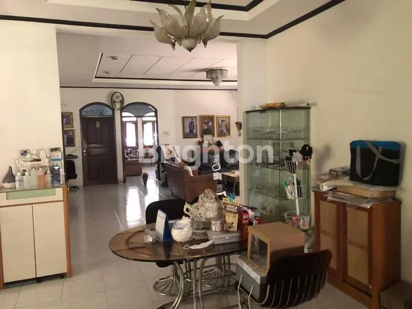 image RUMAH PUSAT SURABAYA TIMUR TERAWAT MANYAR KERTOARJO (1)
