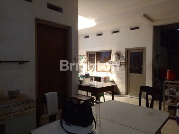 image RUMAH LAMA 1.5 LT DI JL TAMBAKSARI SURABAYA COCOK BUAT KANTOR, MESS ATAU RUMAH TINGGAL (2)