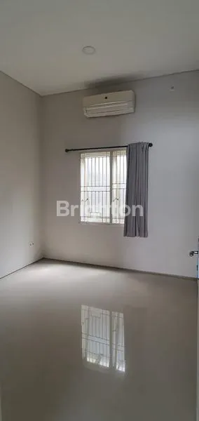 image RUMAH MINIMALIS TAMAN WISTA REGENCY WIYUNG SBY . (8)