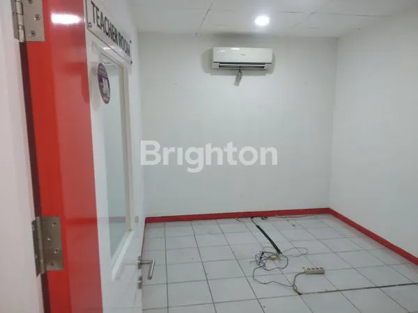 image RUKO DENGAN LOKASI STRATEGIS PINGGIR JLN RAYA  BOULEVARD BARAT KELAPA GADING (1)