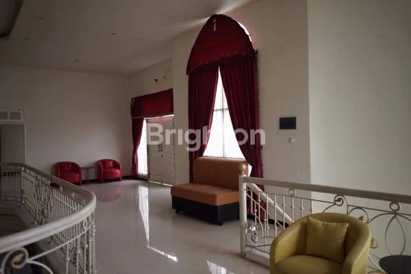 image RUMAH USAHA DAN TEMPAT TINGGAL 3 LT DESIGN MODERN AMERICA DAN ELEGAN SIAP HUNI DI RUNGKUR ASRI TIMUR SURABAYA (3)