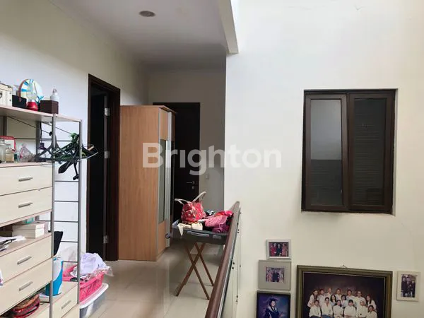 image RUMAH CANTIK MODEL SLIPT LEVEL DI THE ICON BSD TANGERANG (6)