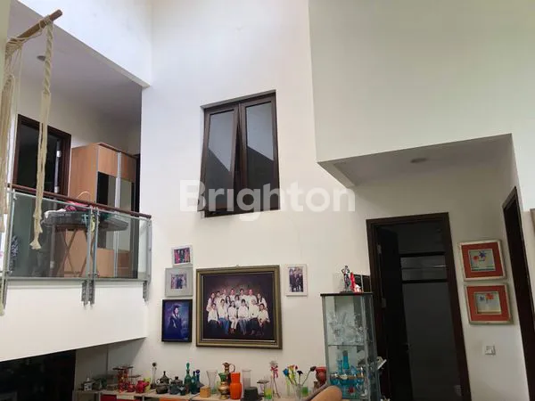 image RUMAH CANTIK MODEL SLIPT LEVEL DI THE ICON BSD TANGERANG (3)