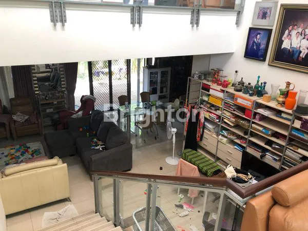 image RUMAH CANTIK MODEL SLIPT LEVEL DI THE ICON BSD TANGERANG (4)