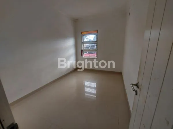 image RUMAH 2 LANTAI SIAP HUNI DI PERUMAHAN WIKA  (1)