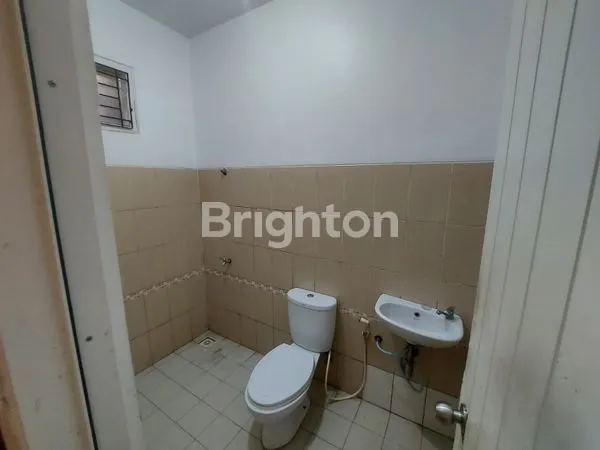 image RUMAH 2 LANTAI SIAP HUNI DI PERUMAHAN WIKA  (2)