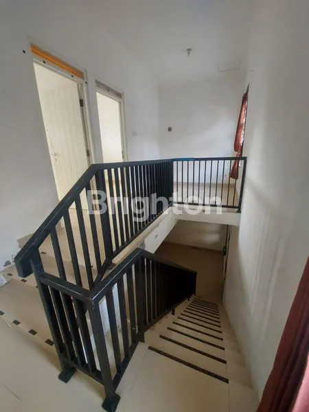 image RUMAH 2 LANTAI SIAP HUNI DI PERUMAHAN WIKA  (3)