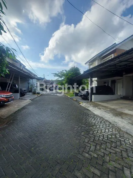 image RUMAH 2 LANTAI SIAP HUNI DI PERUMAHAN WIKA  (5)
