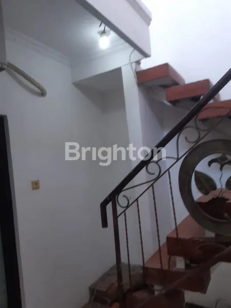 image RUMAH MEWAH 2 LANTAI, DIPUSAT KOTA SIDOARJO (2)