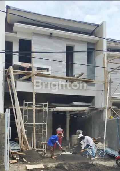 image RUMAH BARU GRESS MINIMALIS 2 LANTAI DI SURABAYA TIMUR  (1)