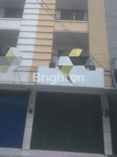 RUKO DI PINGGIR JALAN BESAR