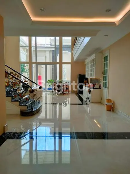 image RUMAH MEWAH PAKUWON CITY WITH SWIMMING POOL (3)