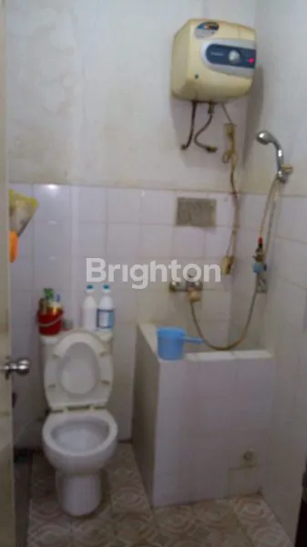 image RUMAH BERSIH SANGAT TERAWAT 1,5 LANTAI DI VILLA KALIJUDAN (2)