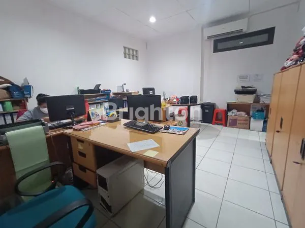 image RUMAH 3 LANTAI UNTUK USAHA PETOJO (2)
