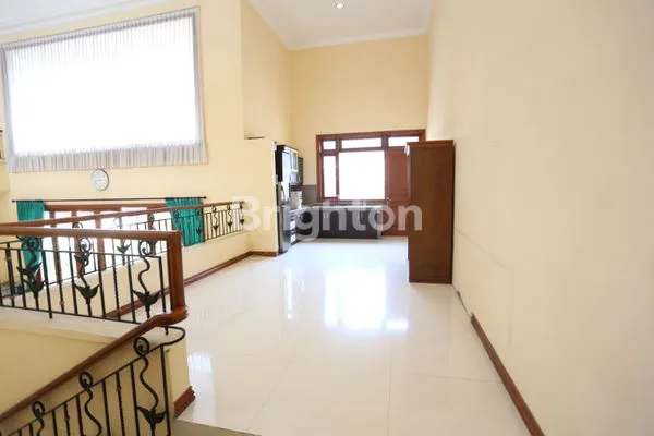 image RUMAH MEWAH 2 LANTAI DI ISTANA DIENG TENGAH MALANG (5)