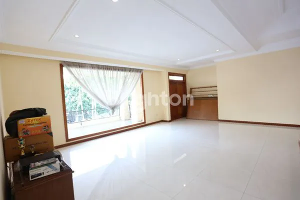 image RUMAH MEWAH 2 LANTAI DI ISTANA DIENG TENGAH MALANG (8)