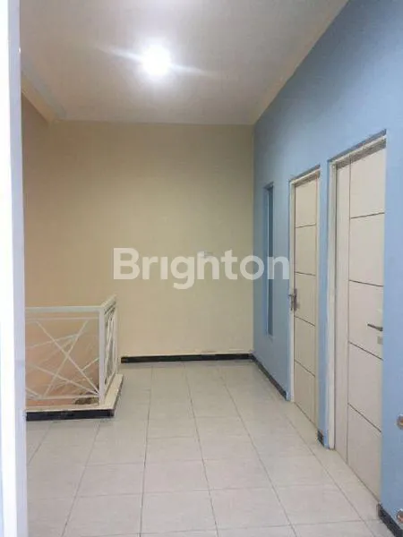 image RUMAH 2 LANTAI TERAWAT SIAP HUNI & ONE GATE SYSTEM STRATEGIS DEKAT KOTAVALENCIA TERRACE (5)