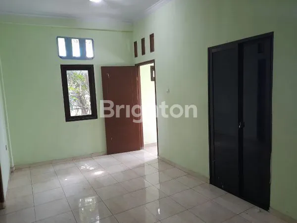 image RUMAH KOMPLEK ASRI DAN SIAP HUNI (3)