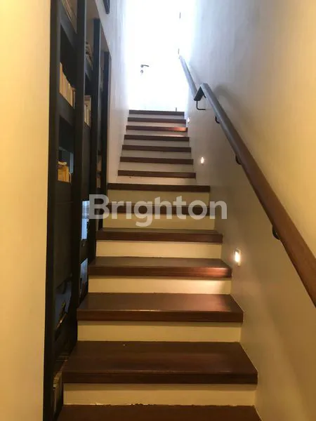 image RUMAH MODEL TOWN HOUSE MEWAH MURAH KEMANG TIMUR HARGA BAWAH PASARAN (2)