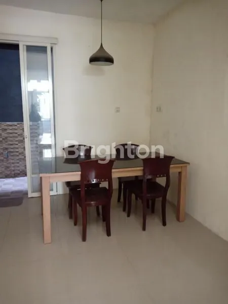image RUMAH 2 LANTAI (SEMI FURNISH) TERAWAT DI LINGKUNGAN NYAMAN, ONE GATE SYSTEM SIAP HUNI DELTASARI (2)