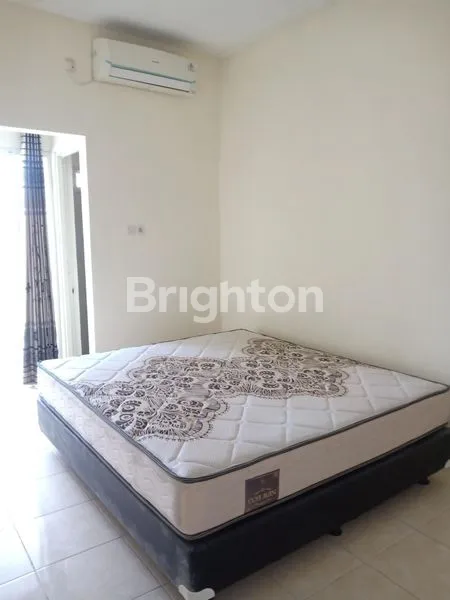 image RUMAH 2 LANTAI (SEMI FURNISH) TERAWAT DI LINGKUNGAN NYAMAN, ONE GATE SYSTEM SIAP HUNI DELTASARI (6)