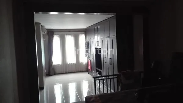 image RUMAH ISTIMEWA DEKAT SUTOS (2)