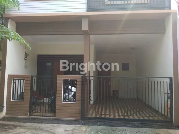 image RUMAH CANTIK 2 LANTAI DI KALISARI (7)