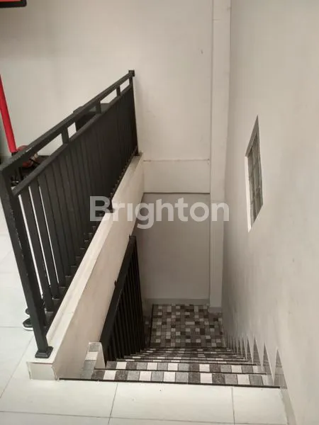 image RUMAH CANTIK 2 LANTAI DI KALISARI (6)