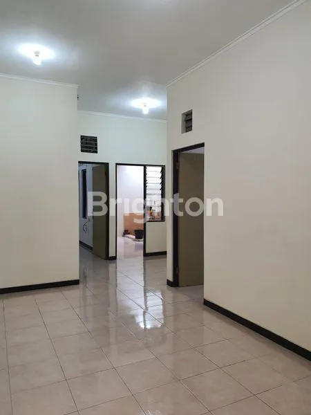 image RUMAH CANTIK  MINIMALIS SIAP HUNI DI SURABAYA TIMUR DEKAT OERR (4)