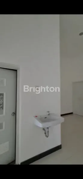 image RUMAH MINIMALIS, TERAWAT, SIAP HUNI DI NIRWANA EKSEKUTIF (2)